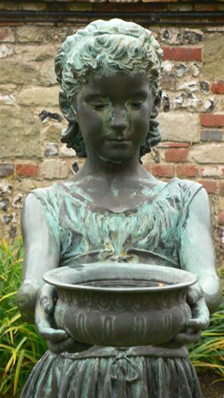 Close-up,withbeggingbowl
